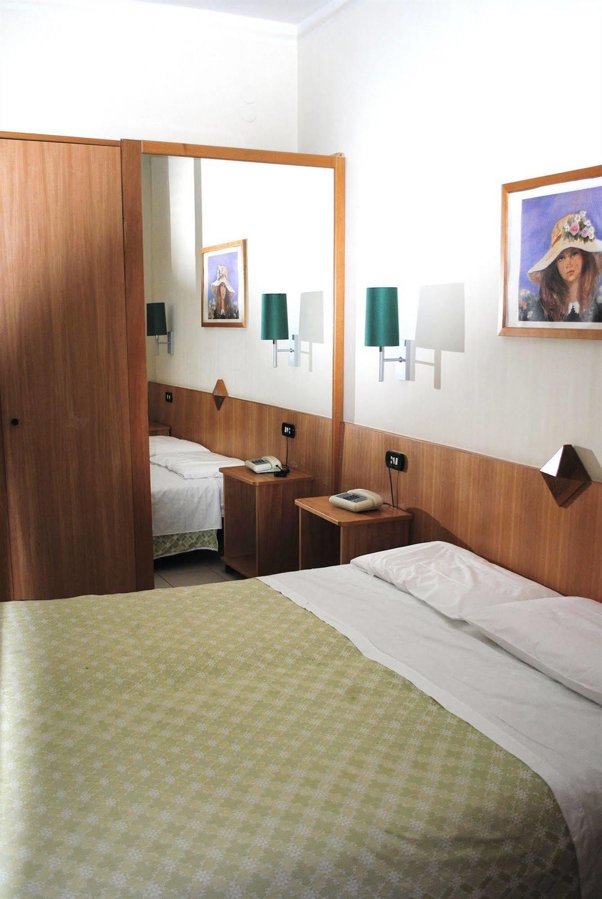 Hotel Meranda كاميغلياتيلو سيلانو المظهر الخارجي الصورة