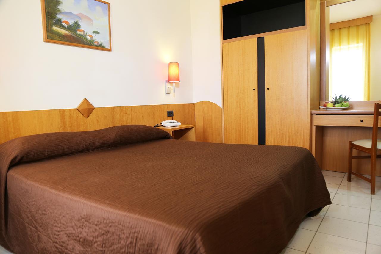Hotel Meranda كاميغلياتيلو سيلانو المظهر الخارجي الصورة