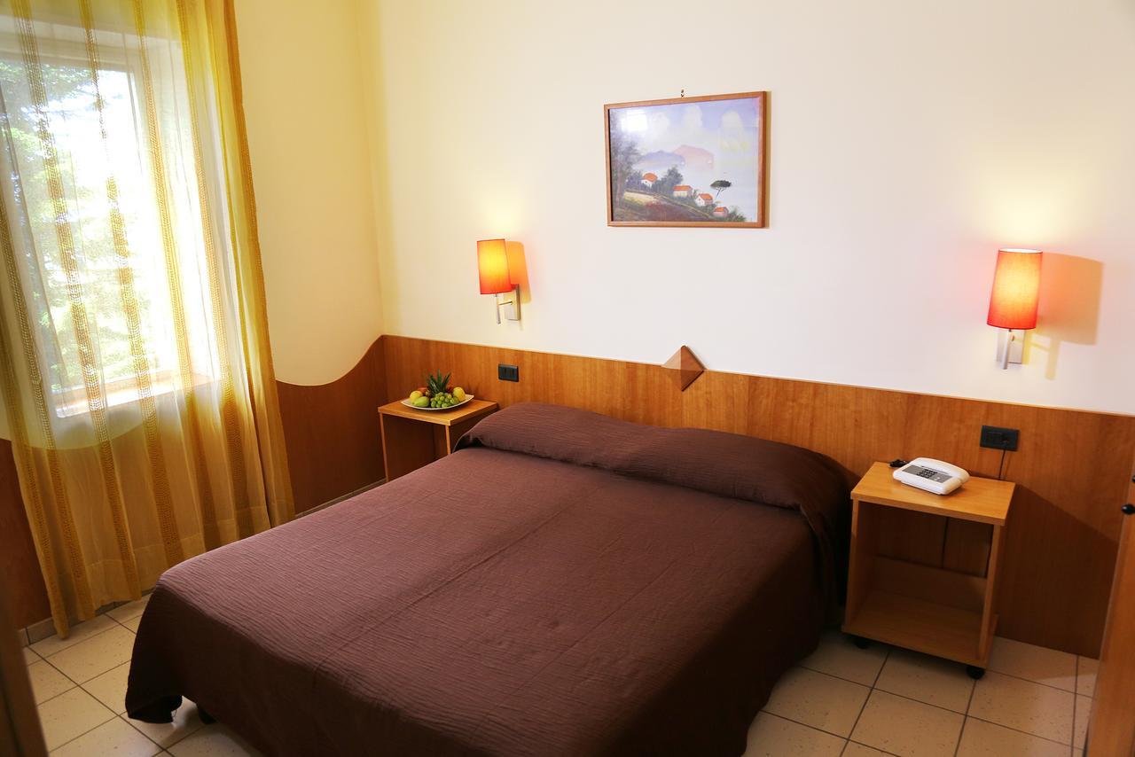 Hotel Meranda كاميغلياتيلو سيلانو المظهر الخارجي الصورة